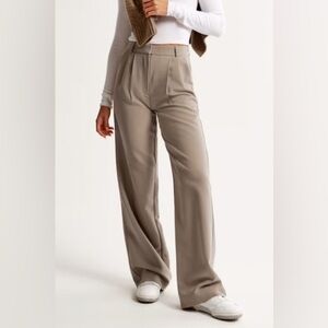 Abercrombie & Fitch Sloane Tailored Pant in Taupe XS